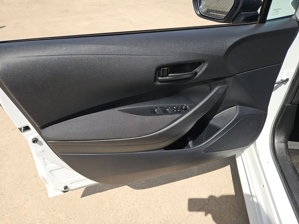 Used 2025 Toyota Corolla LE image 14