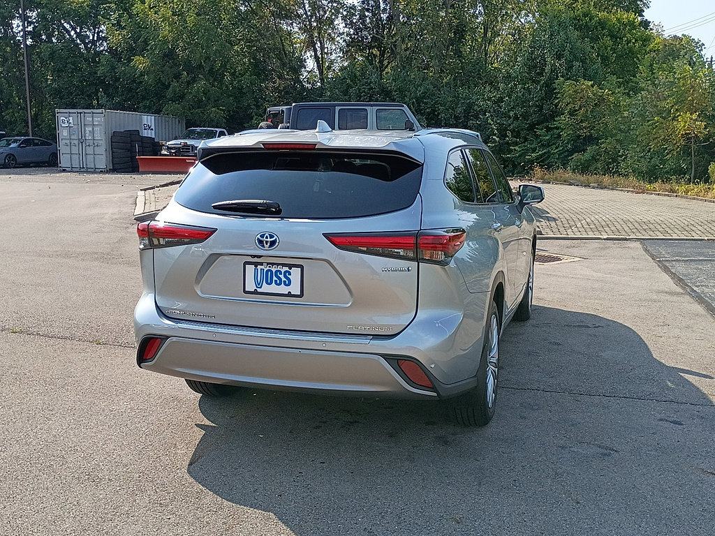 Used 2023 Toyota Highlander Platinum AWD/4WD image 3
