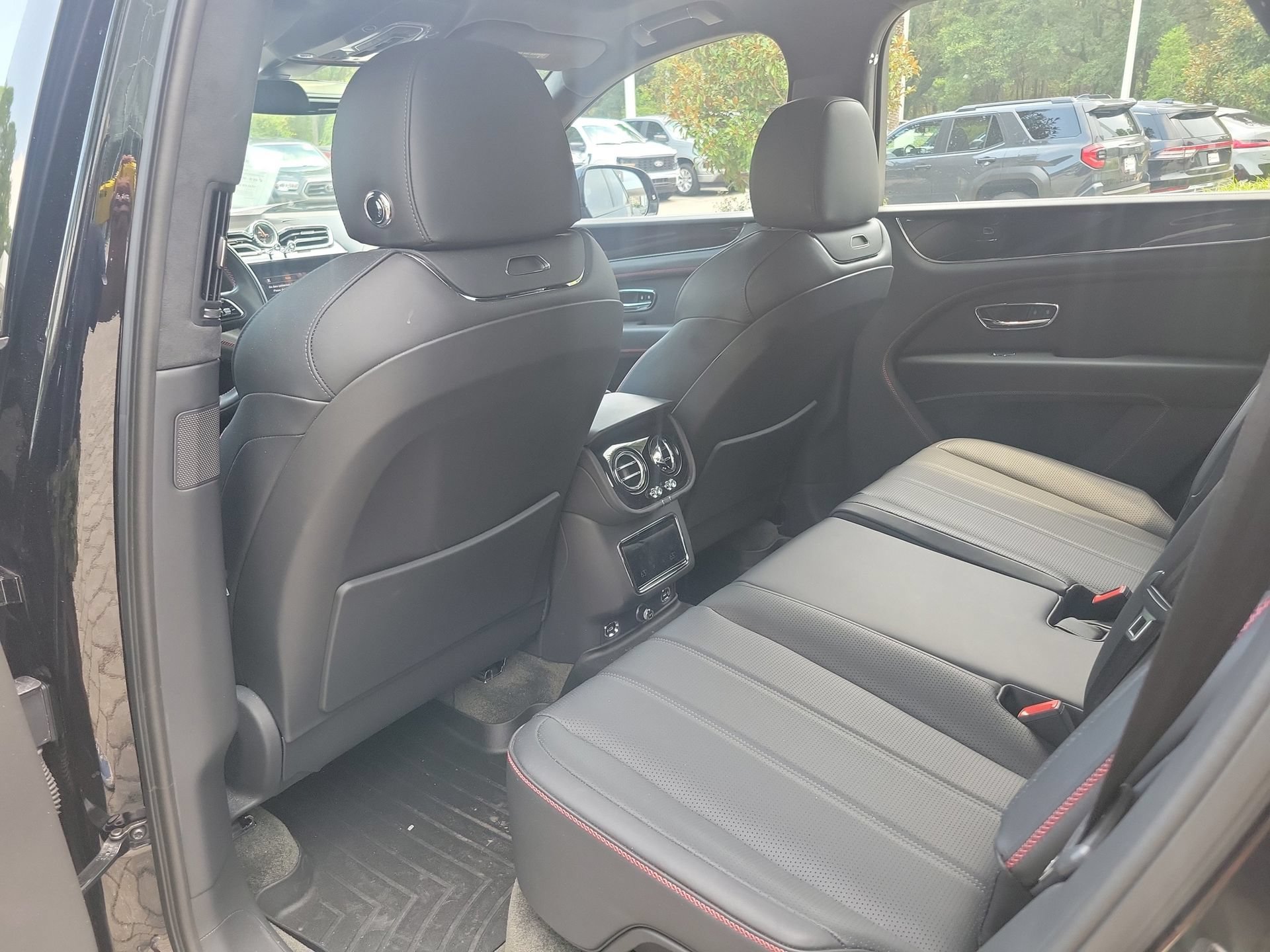 Certified 2023 Bentley Bentayga AWD/4WD image 23