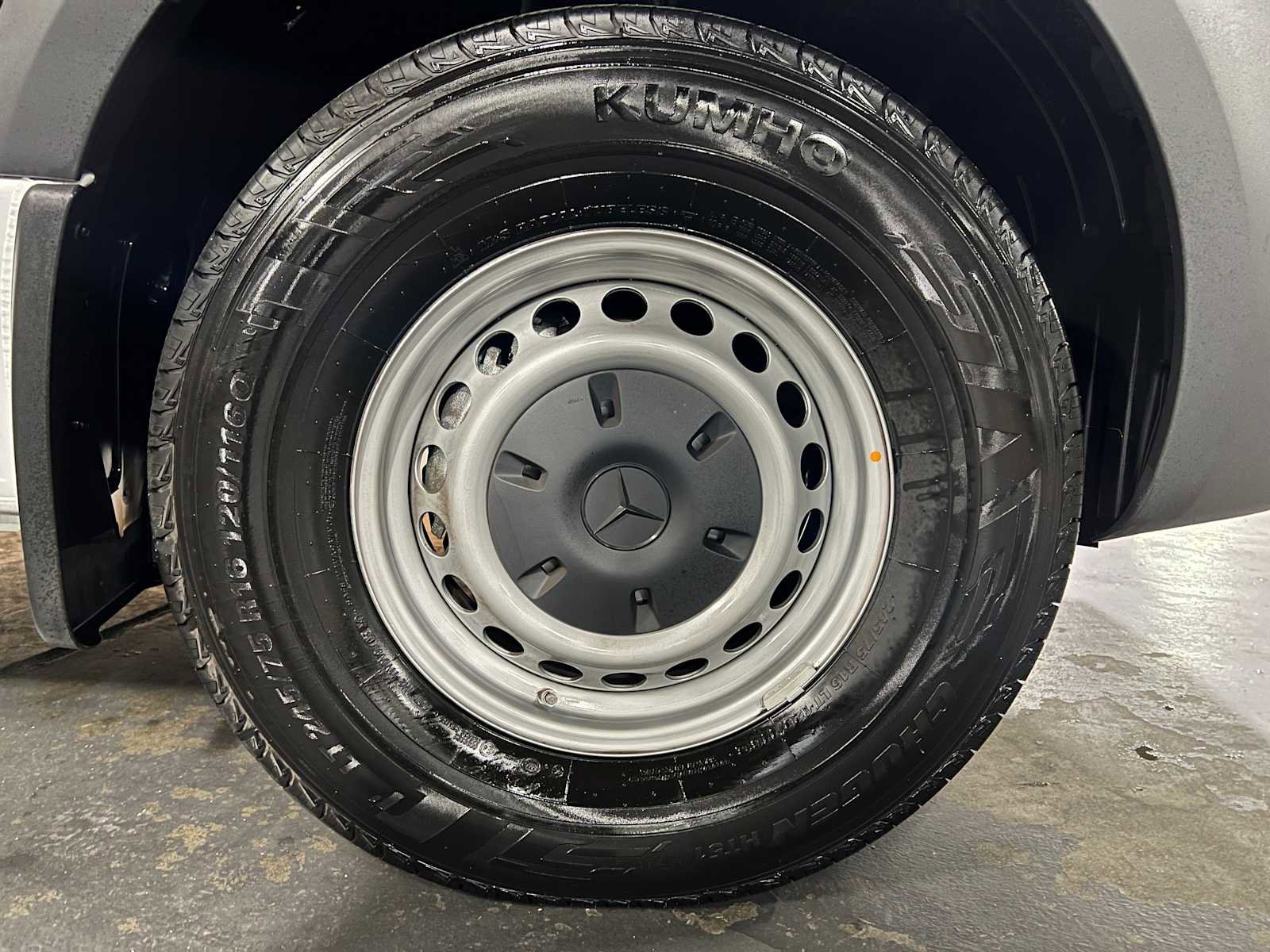 Used 2025 Mercedes-Benz Sprinter 2500 image 9