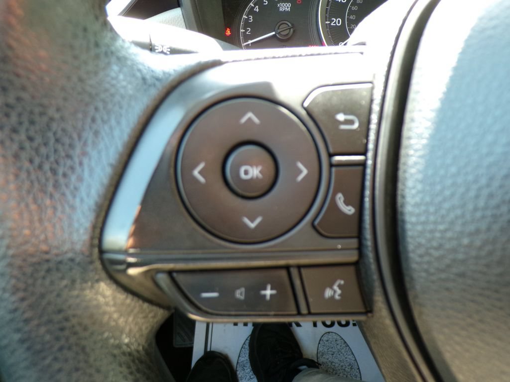 Used 2021 Toyota Corolla LE FWD image 30