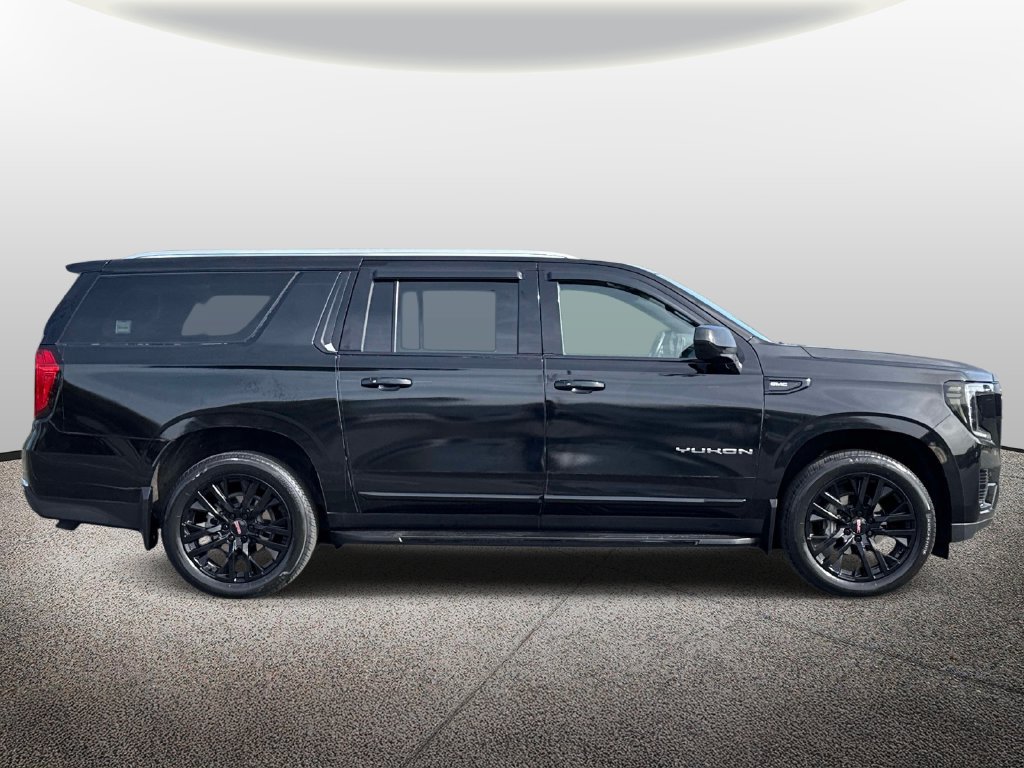 Used 2023 GMC Yukon XL SLT AWD/4WD image 4