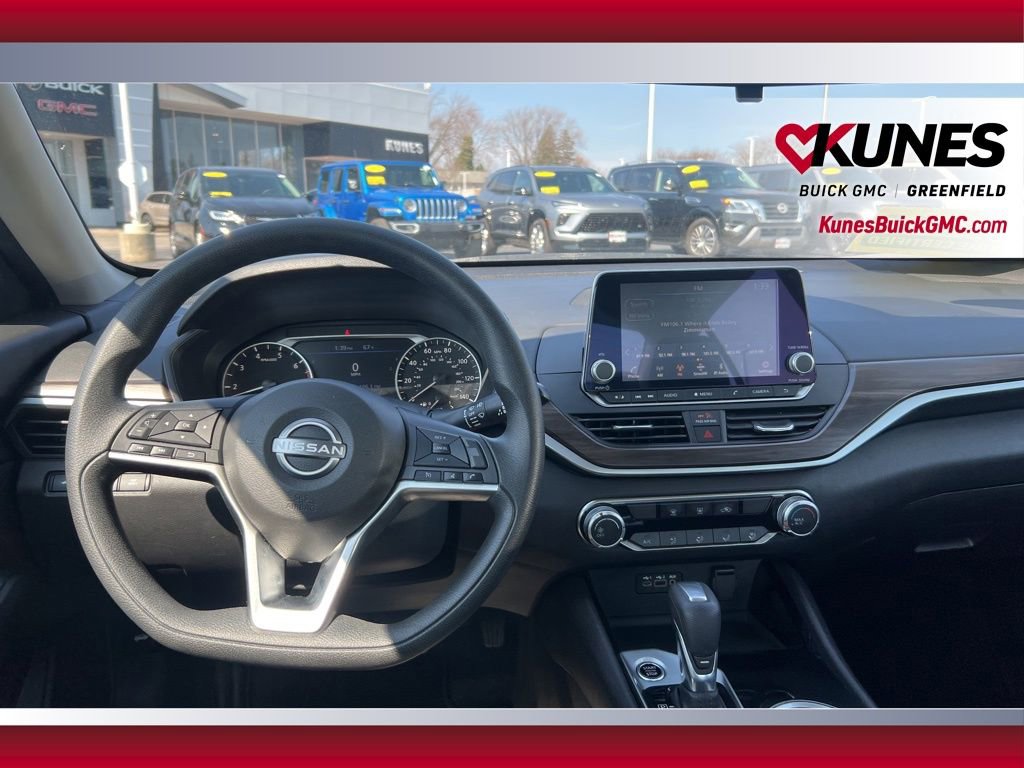 Used 2024 Nissan Altima 2.5 SV image 22