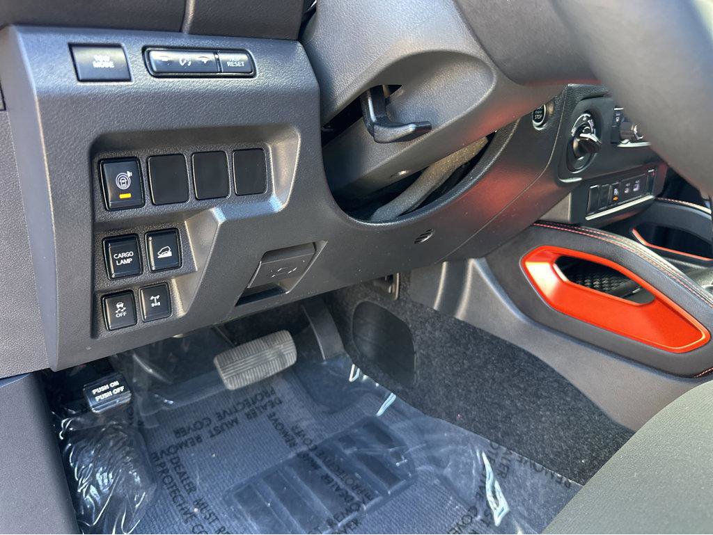 Used 2025 Nissan Frontier PRO-4X w/ Interior Protection Package image 33