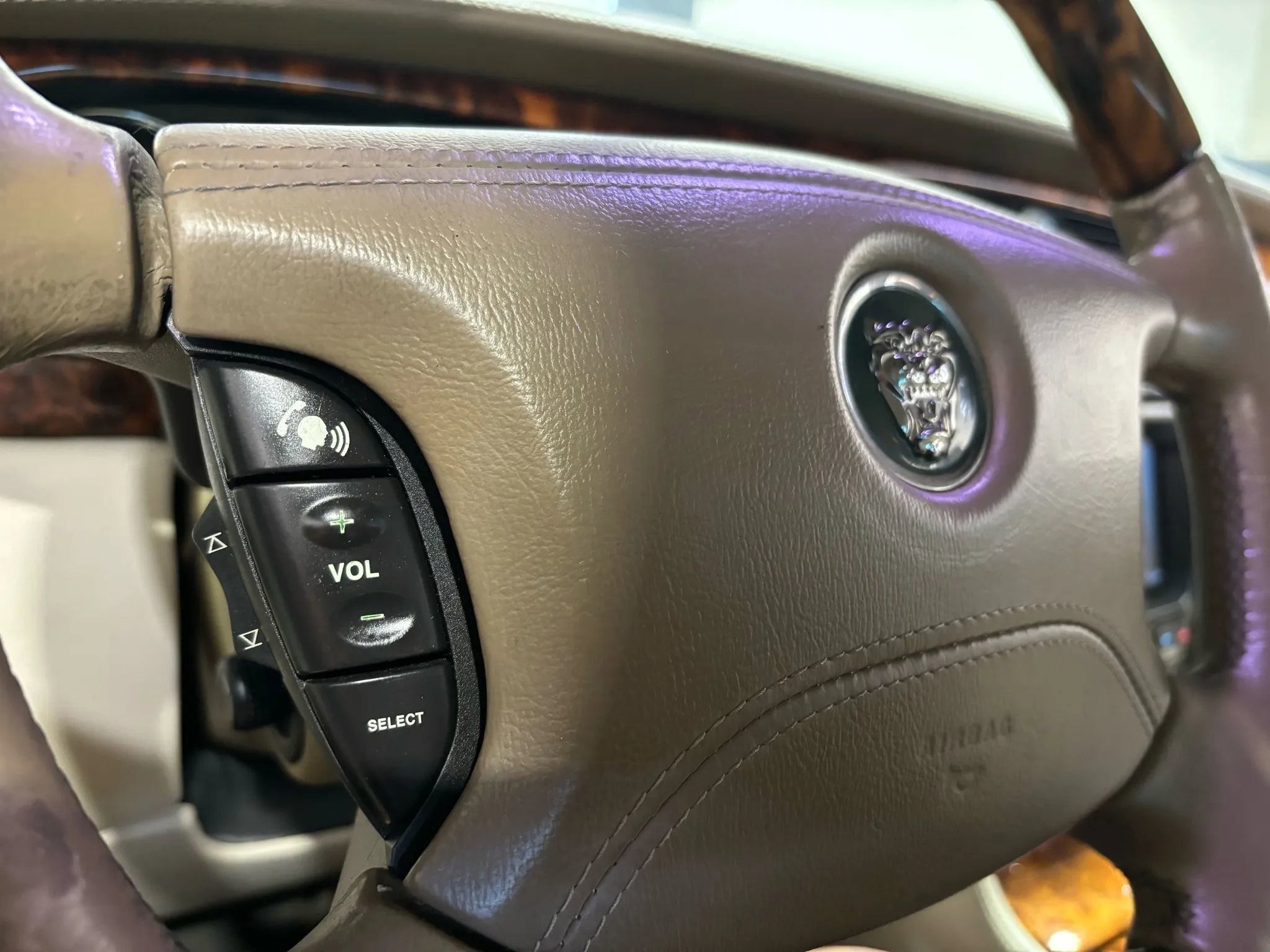 Used 2004 Jaguar XJ8 image 27