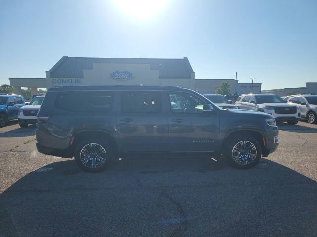 Used 2024 Jeep Wagoneer L Series II RWD image 23