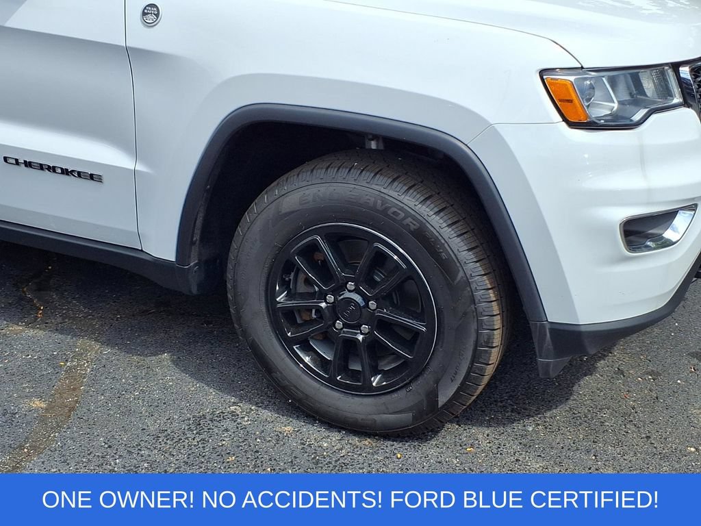 Used 2019 Jeep Grand Cherokee Laredo AWD/4WD image 26
