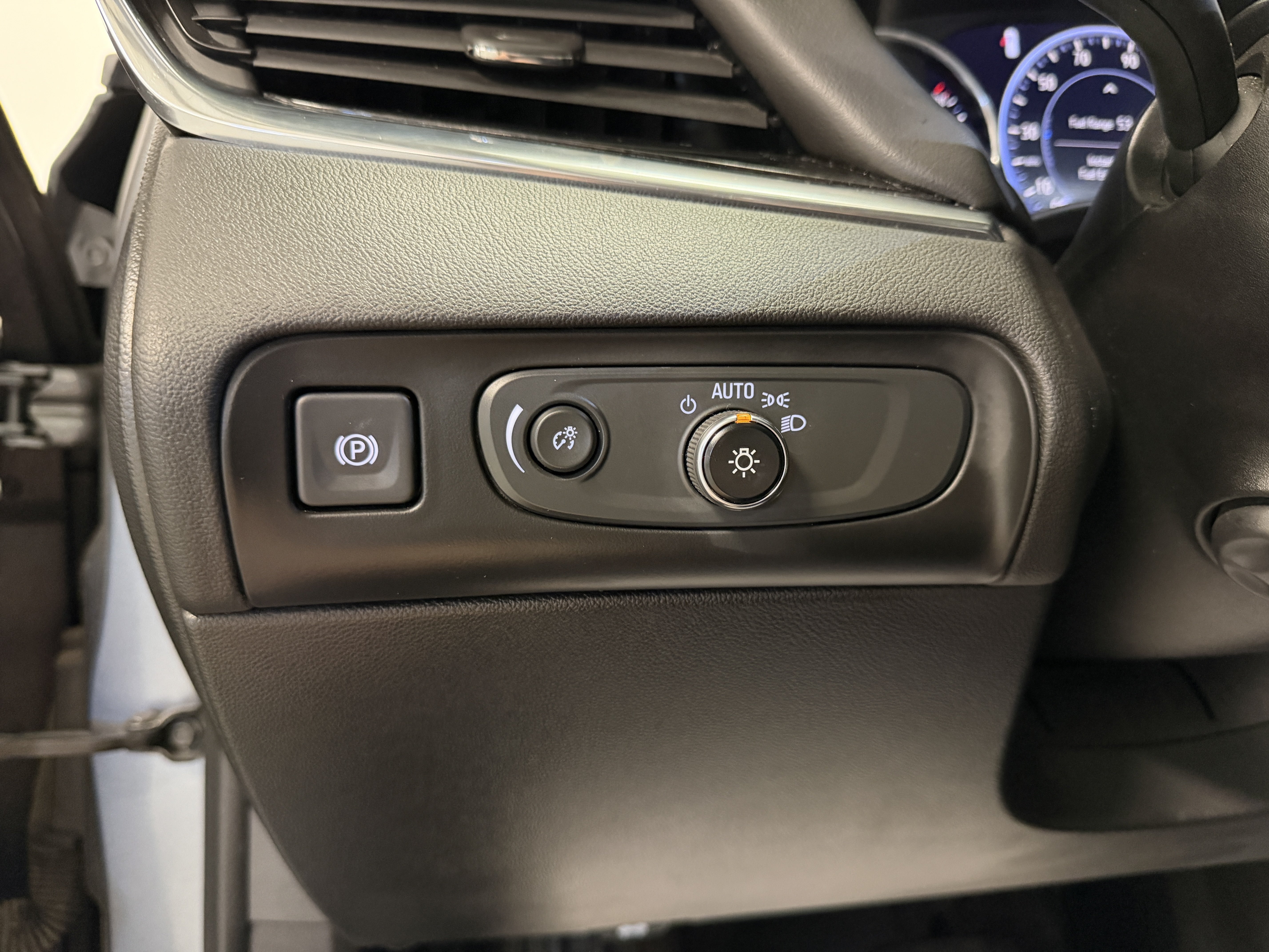 Used 2020 Buick Enclave Avenir w/ Avenir Technology Package FWD image 17