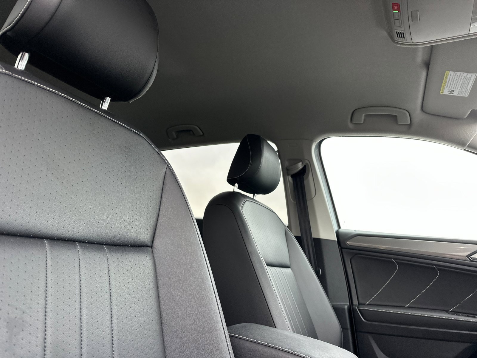 Used 2022 Volkswagen Tiguan SE image 17