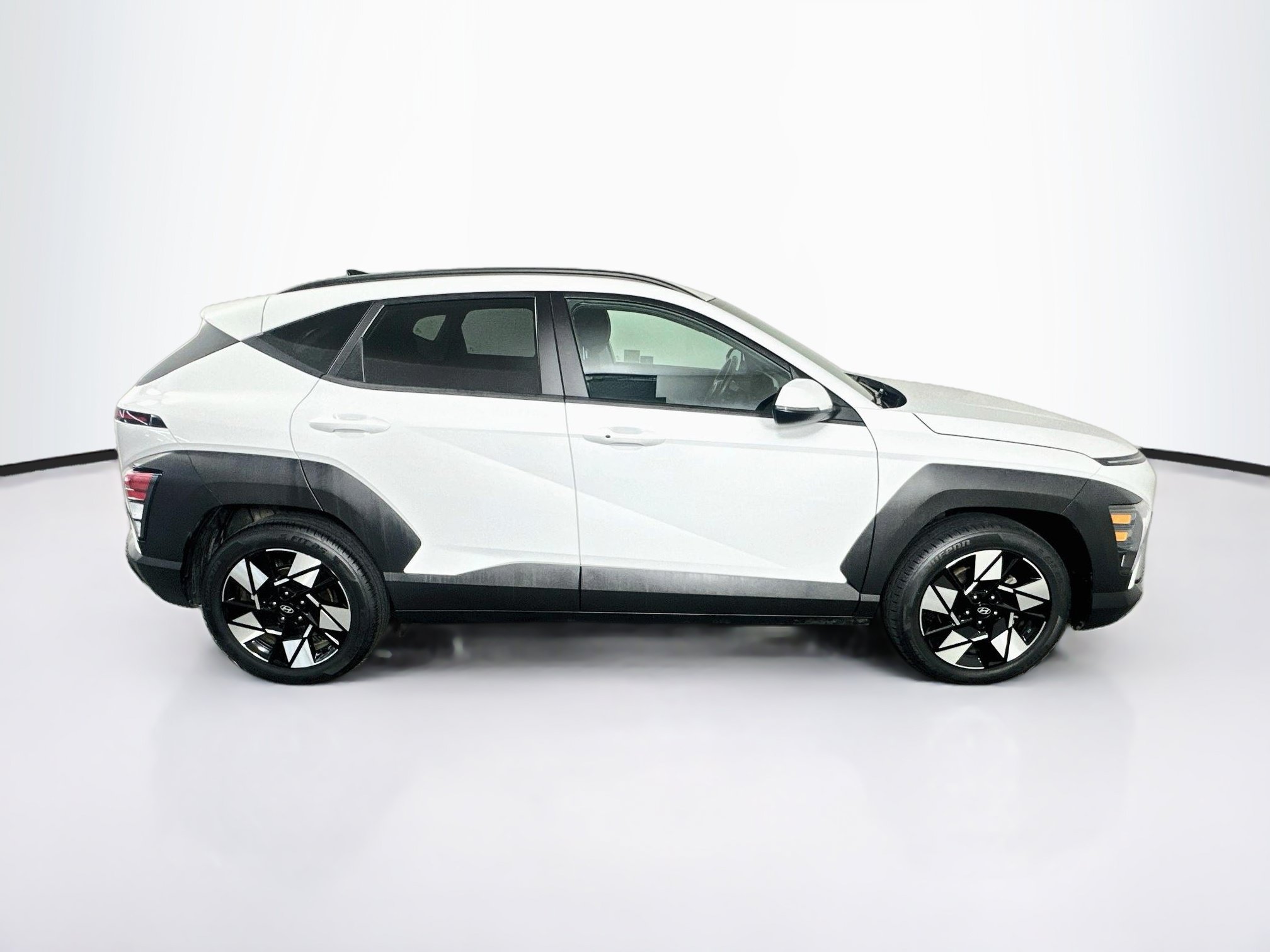Used 2025 Hyundai Kona SEL FWD image 10