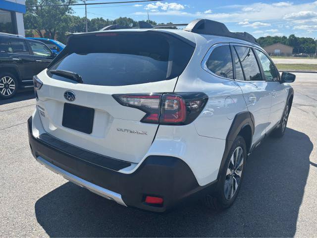 Used 2025 Subaru Outback Limited AWD/4WD image 12