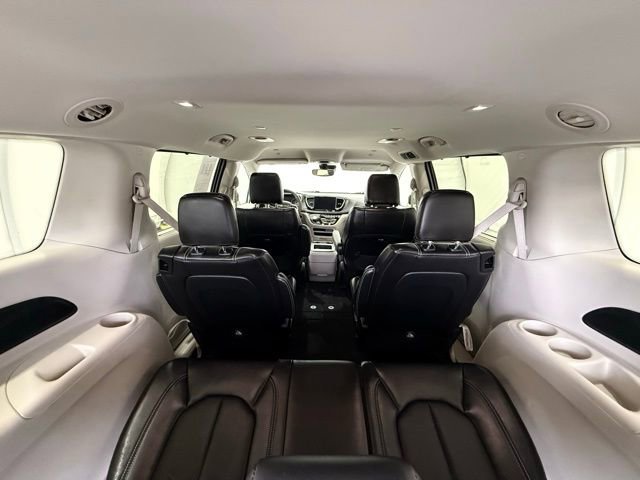 Used 2024 Chrysler Pacifica Touring-L image 31