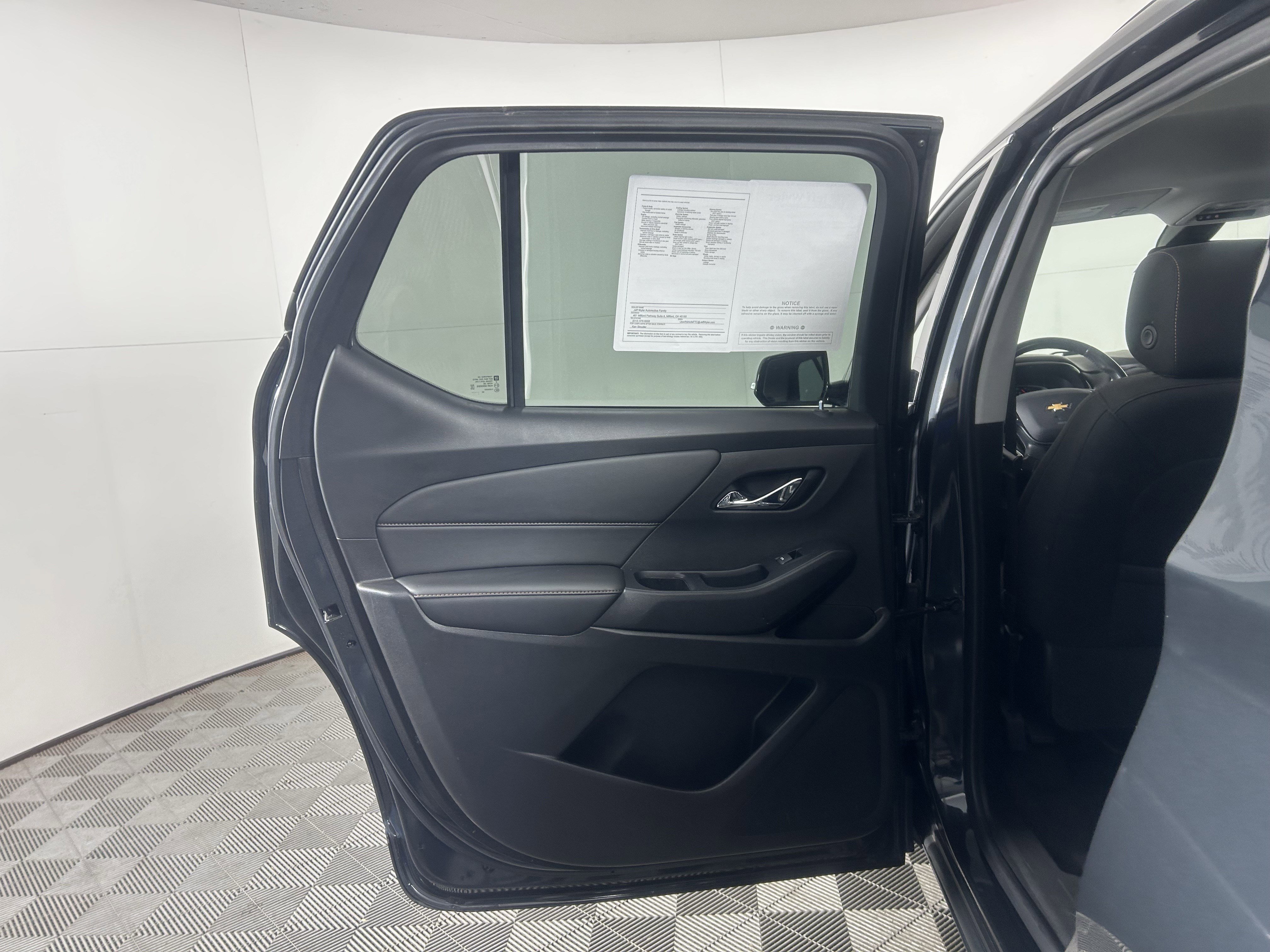 Used 2020 Chevrolet Traverse LT image 38