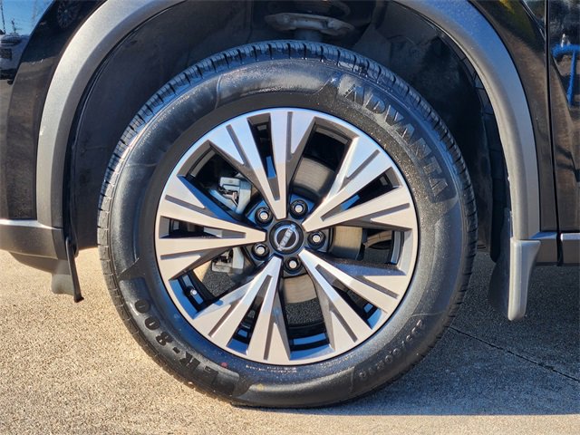 Used 2023 Nissan Rogue SV image 10