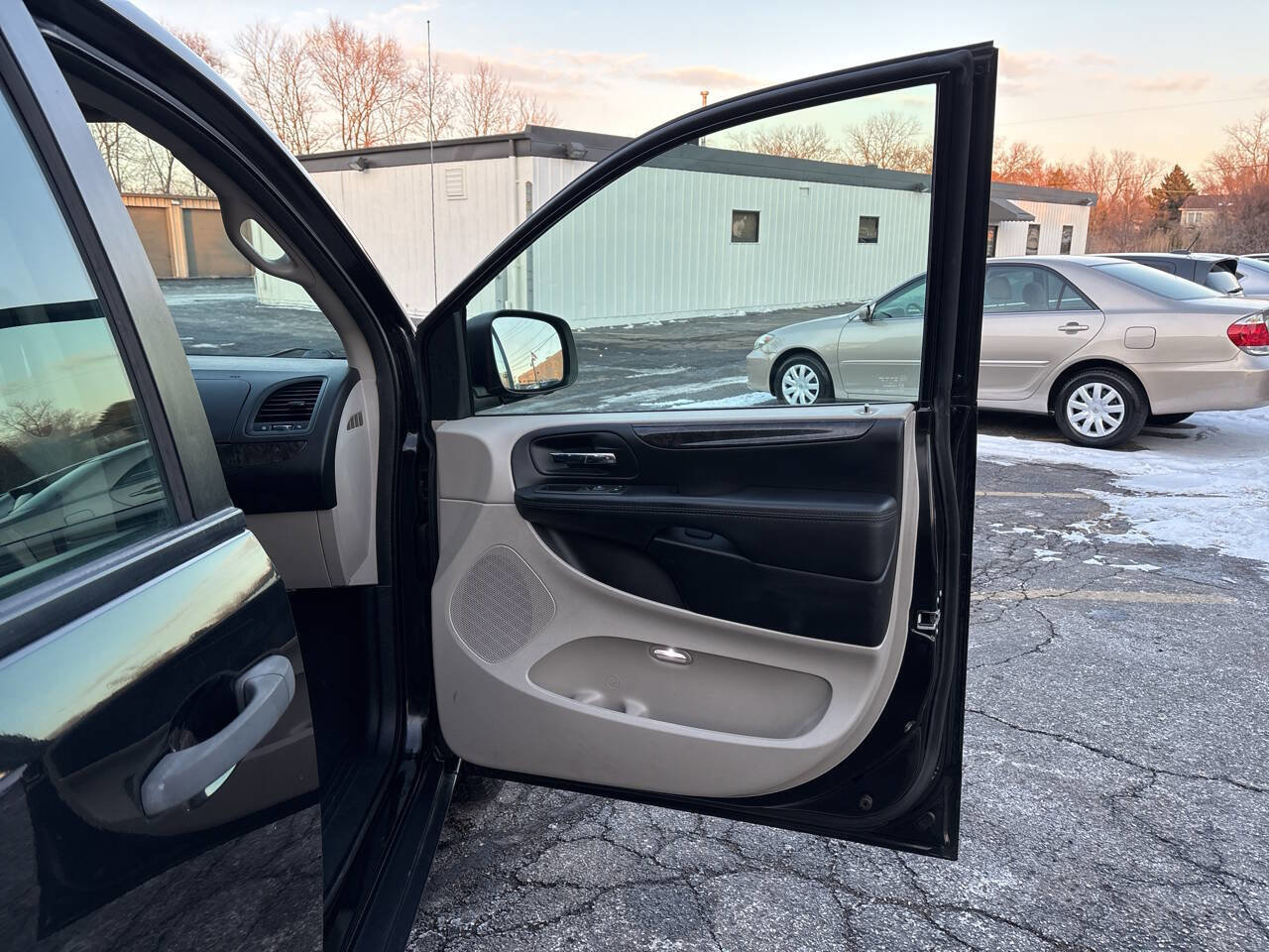 Used 2014 Dodge Grand Caravan American Value Package FWD image 26