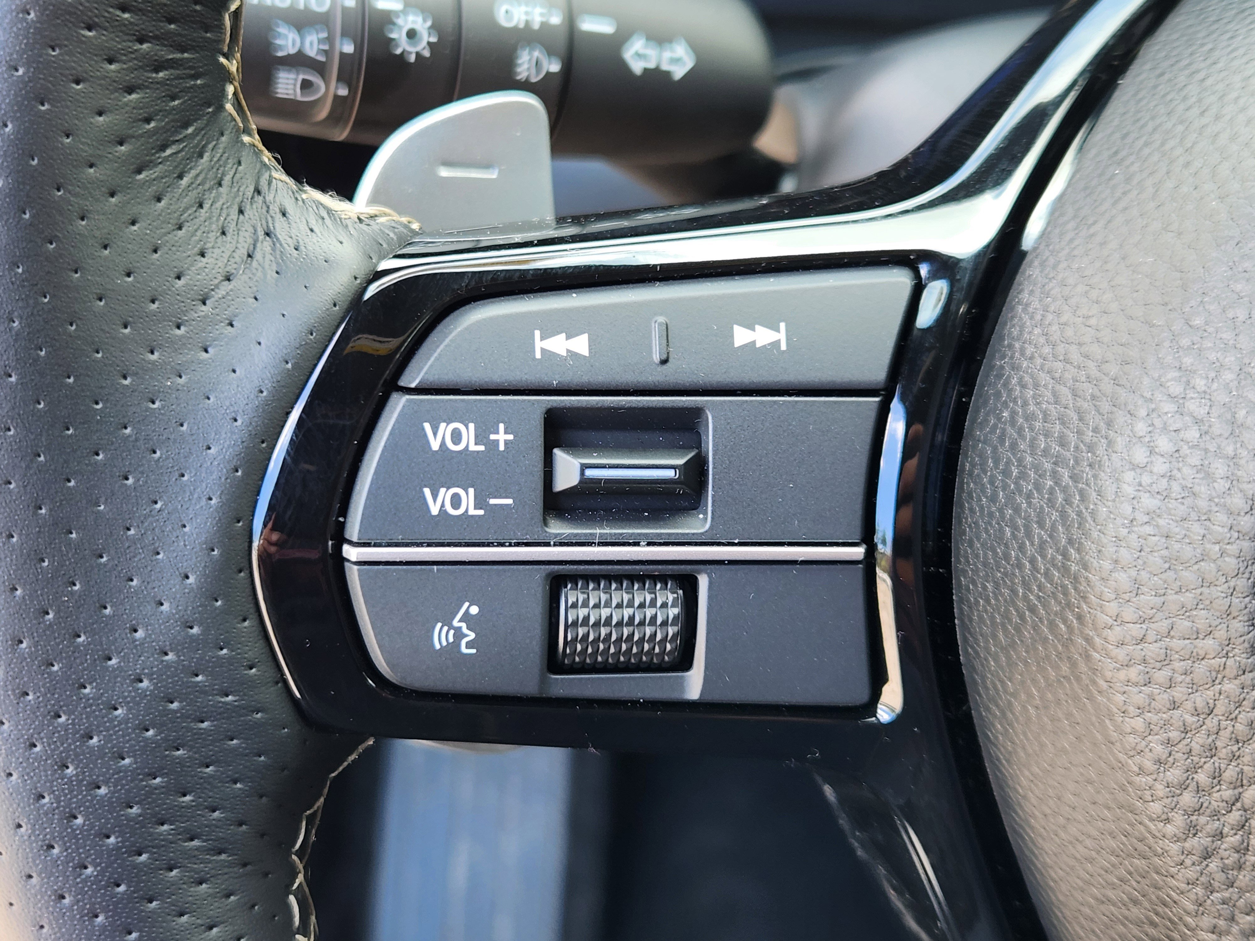 Certified 2025 Acura ADX A-Spec image 24