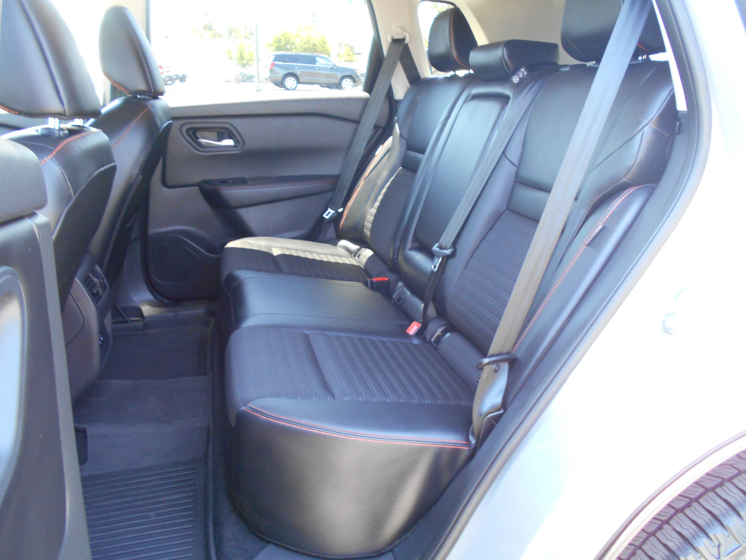 Used 2025 Nissan Rogue SV AWD/4WD image 10