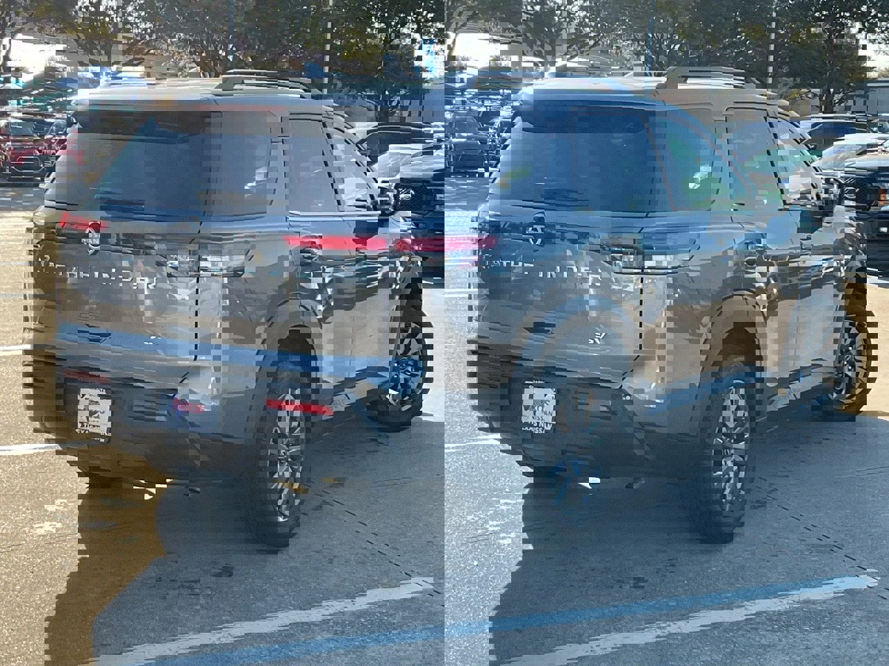 Used 2024 Nissan Pathfinder SV image 5