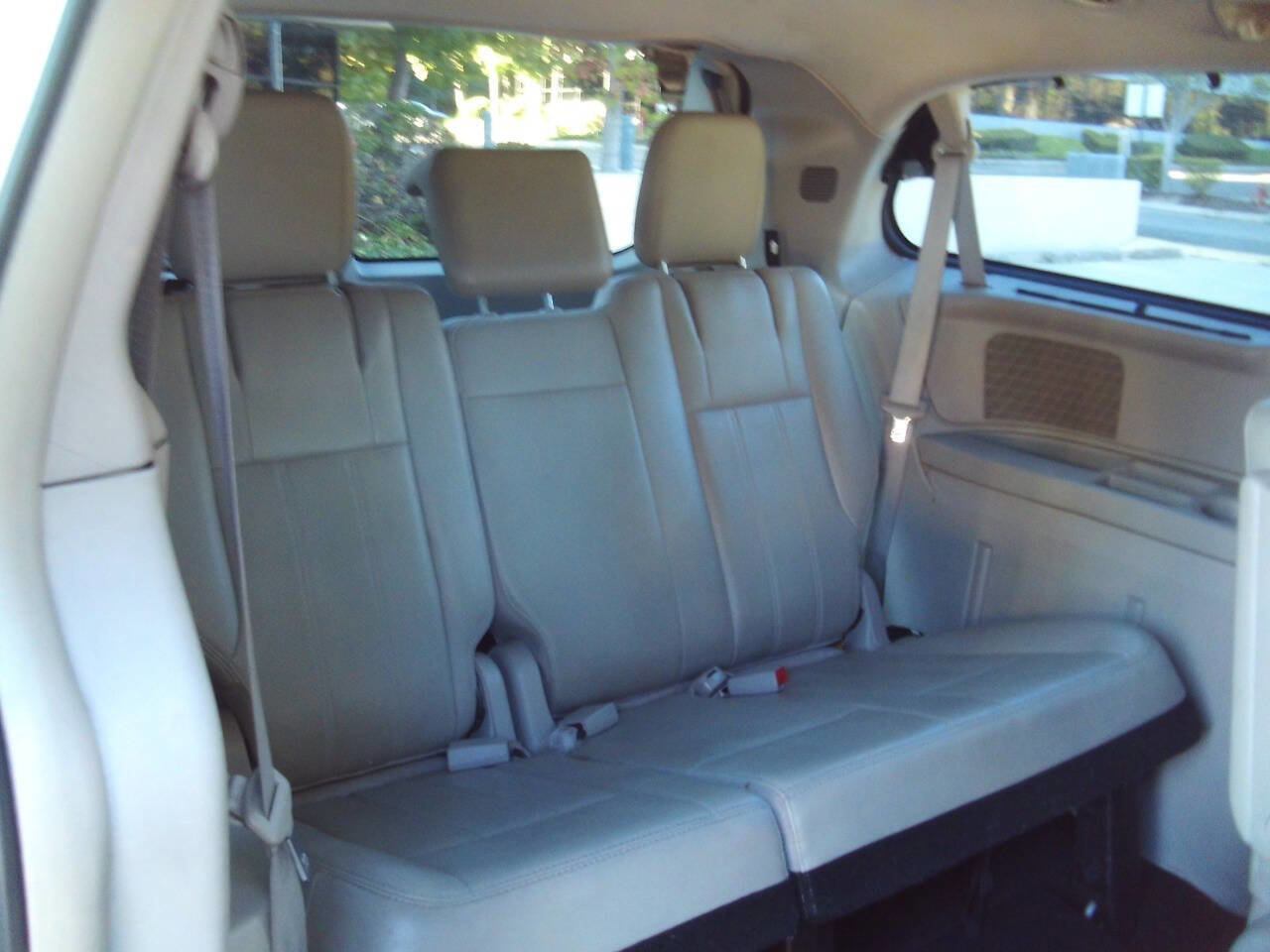 Used 2012 Chrysler Town & Country Touring-L w/ Entertainment Group #2 image 23