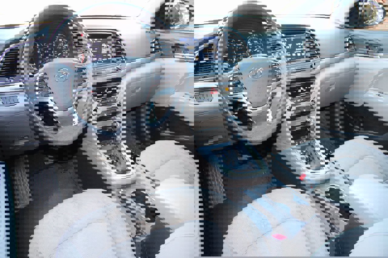 Used 2017 Hyundai Elantra SE image 4