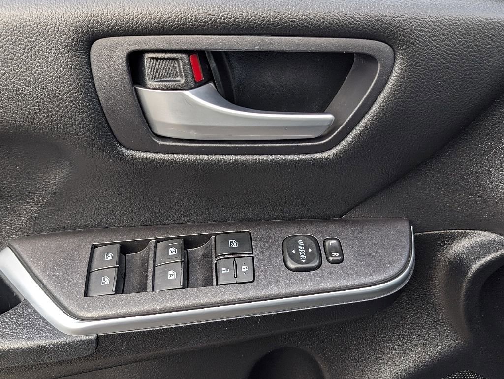 Used 2016 Toyota Camry SE image 25