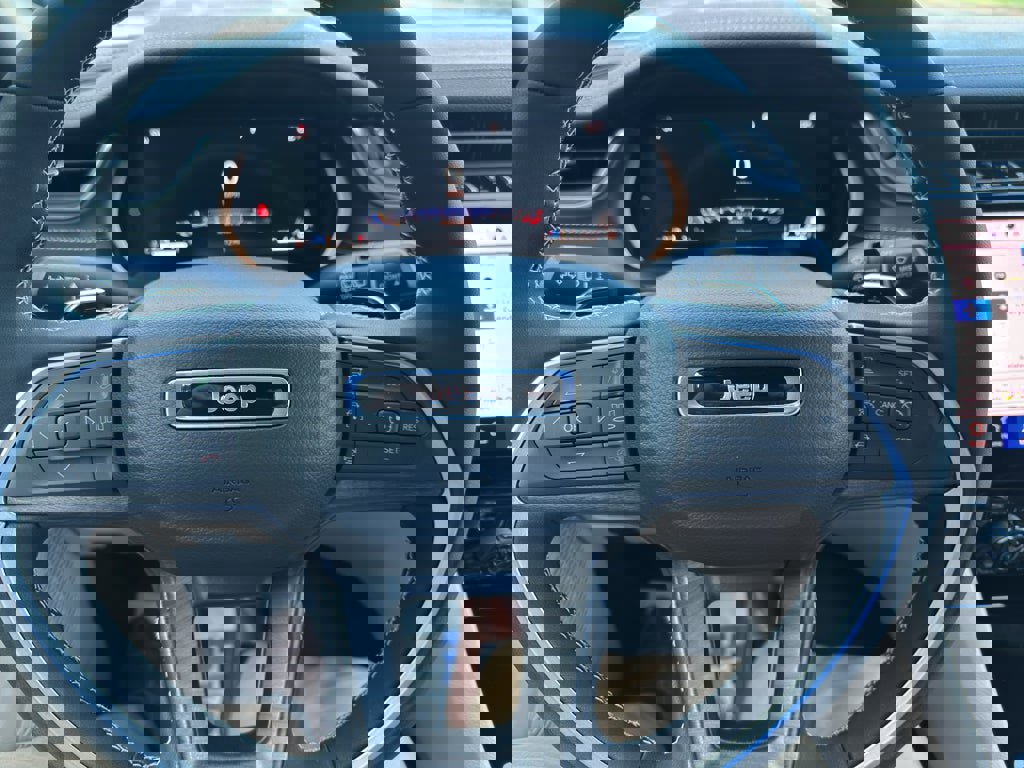 New 2025 Jeep Grand Cherokee L Limited w/ Luxury Tech Group II image 13