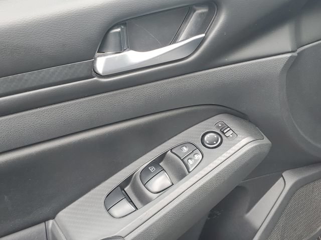 Used 2024 Nissan Altima 2.5 SV FWD image 6