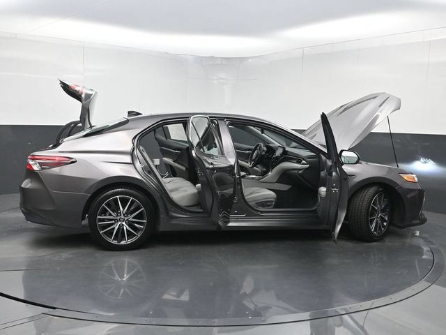 Used 2021 Toyota Camry XLE FWD image 39