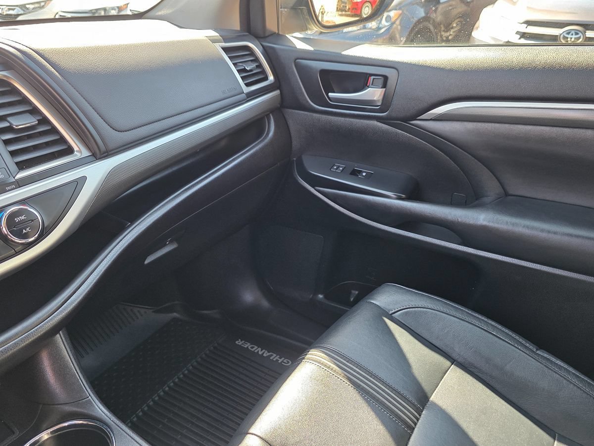 Used 2018 Toyota Highlander SE FWD image 40