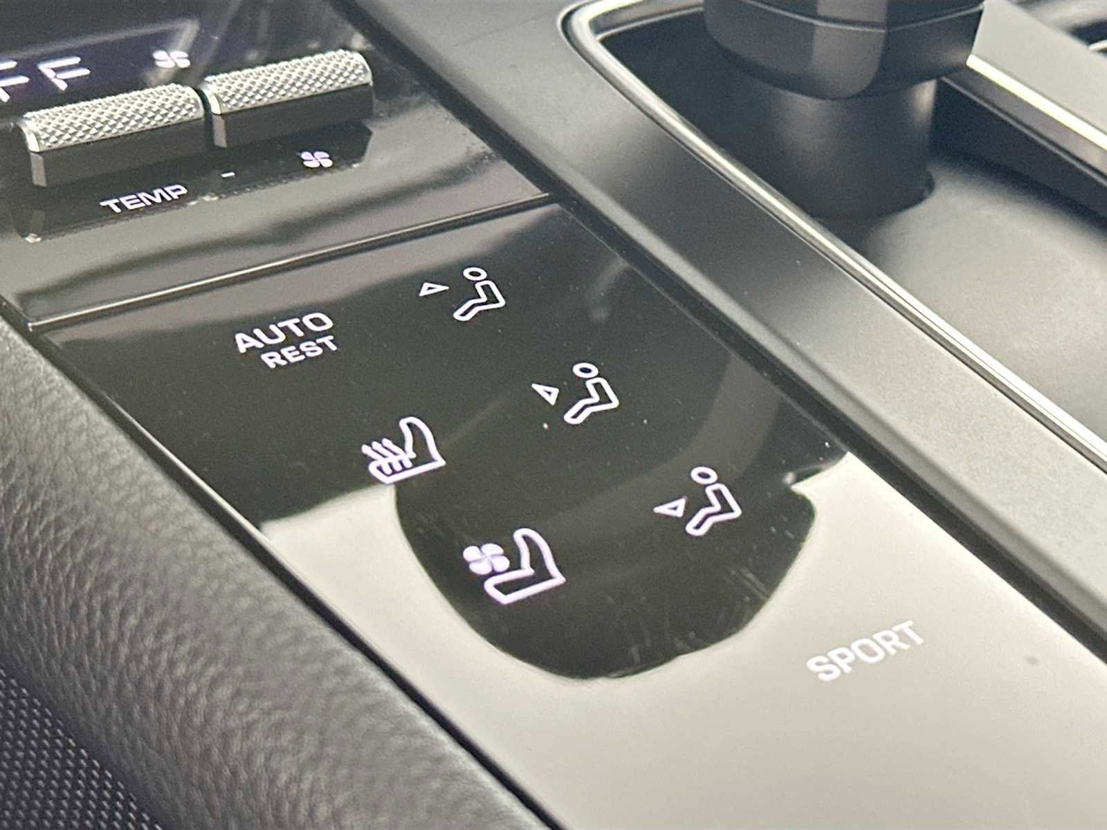 Certified 2025 Porsche Macan image 18