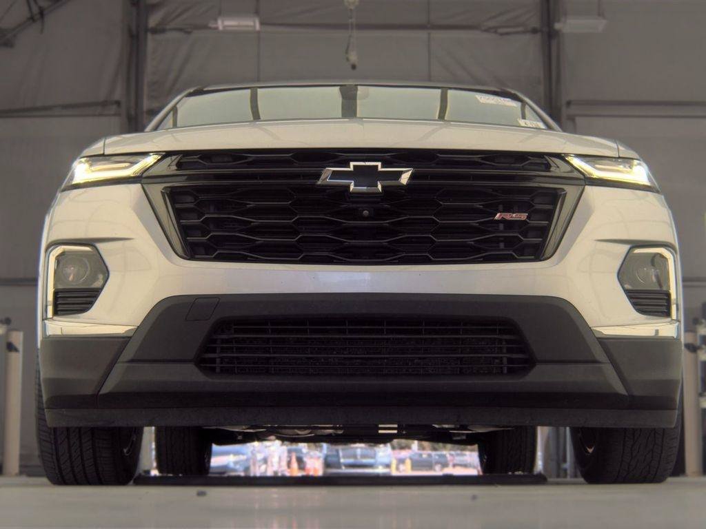 Used 2022 Chevrolet Traverse RS FWD image 3
