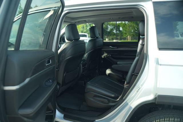 Used 2023 Jeep Grand Cherokee L Limited AWD/4WD image 16