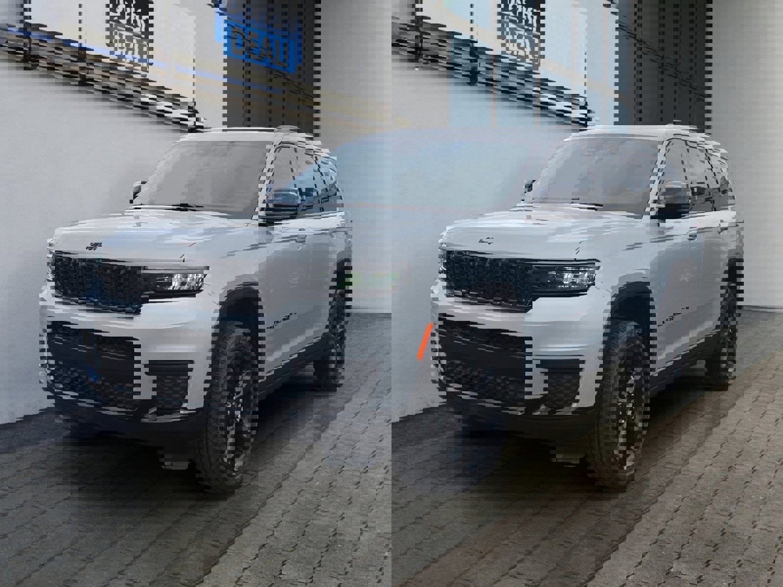 Used 2023 Jeep Grand Cherokee L Laredo image 7