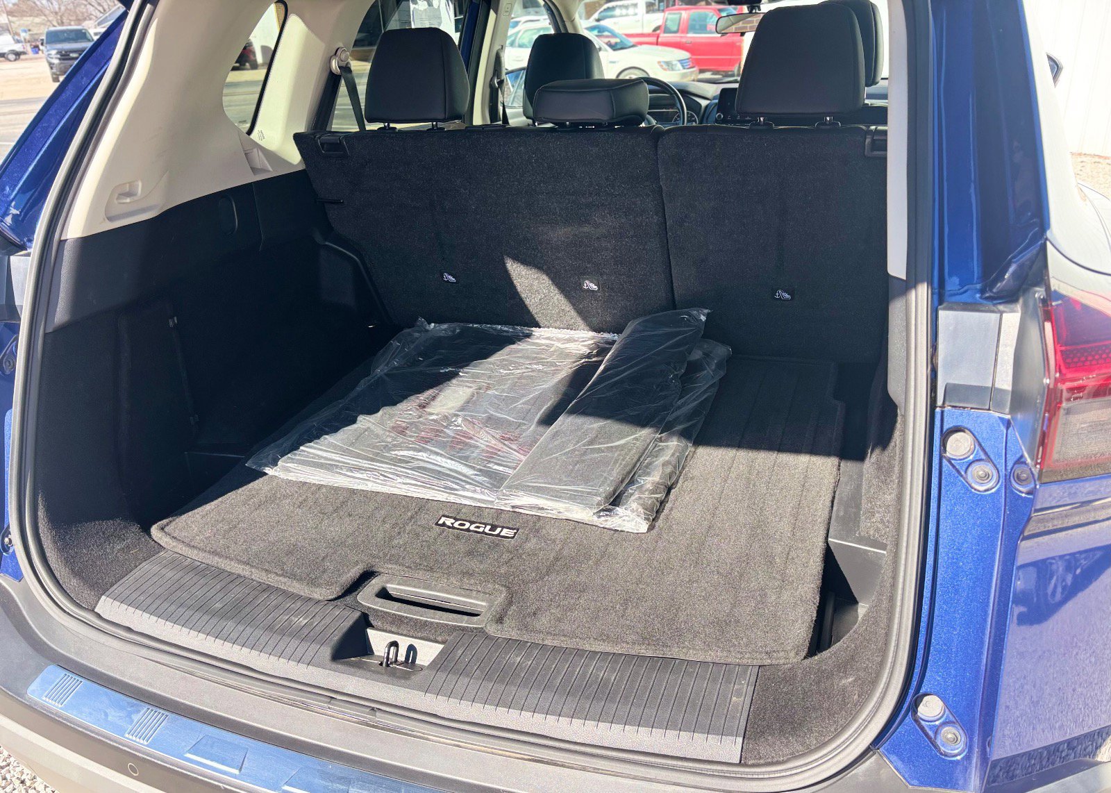 Used 2023 Nissan Rogue SV w/ SV Premium B Package image 5