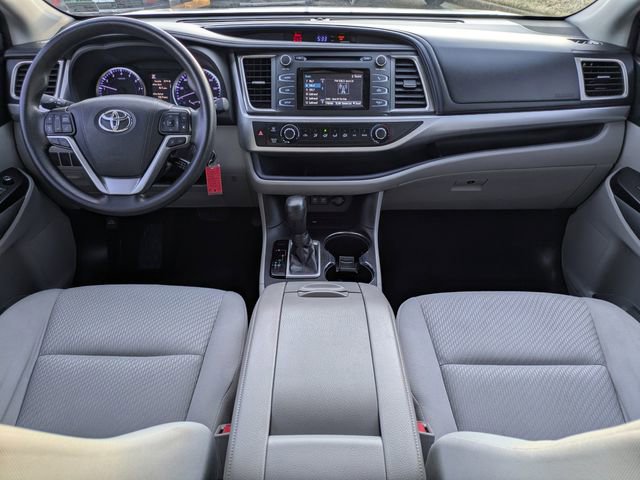 Used 2019 Toyota Highlander LE FWD image 15