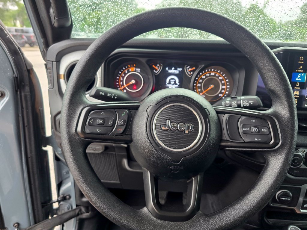 Used 2025 Jeep Wrangler Sport AWD/4WD image 17