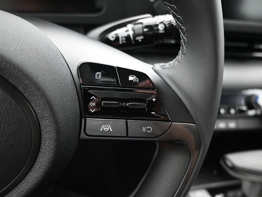 Used 2025 Hyundai Elantra Sport image 18