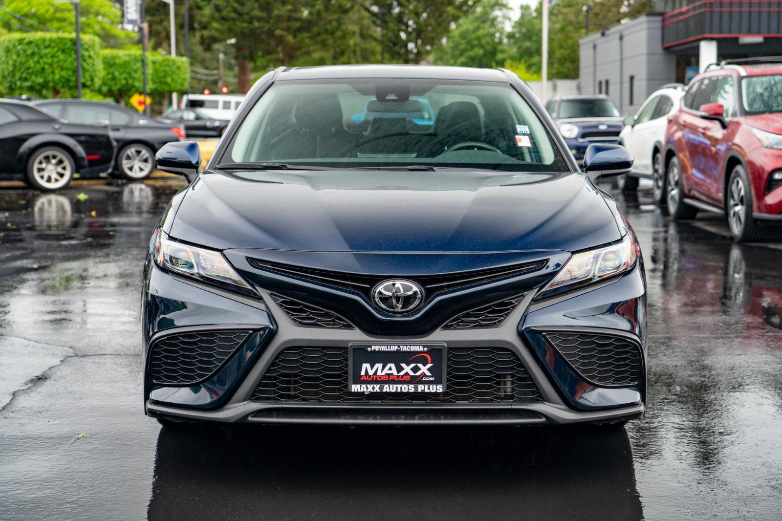Used 2021 Toyota Camry SE FWD image 3