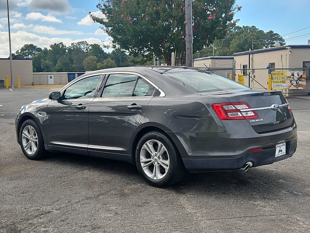 Used 2017 Ford Taurus SE image 5