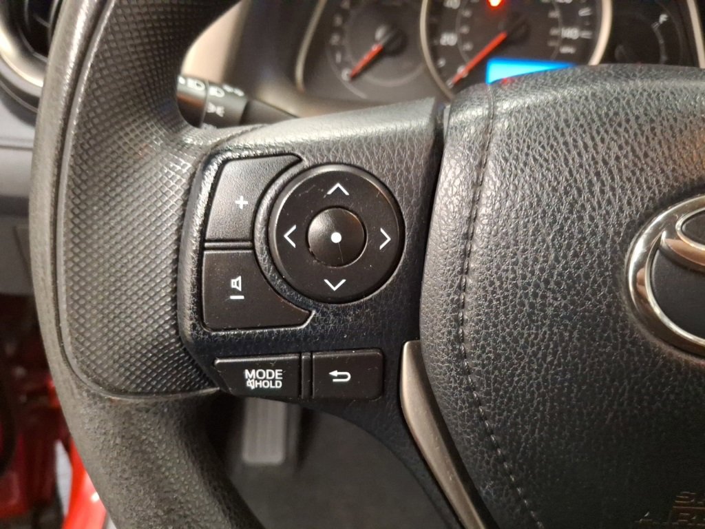 Used 2015 Toyota RAV4 LE image 18