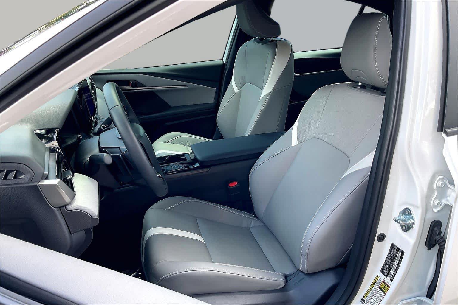 Used 2026 Toyota Camry SE w/ Convenience Package FWD image 24