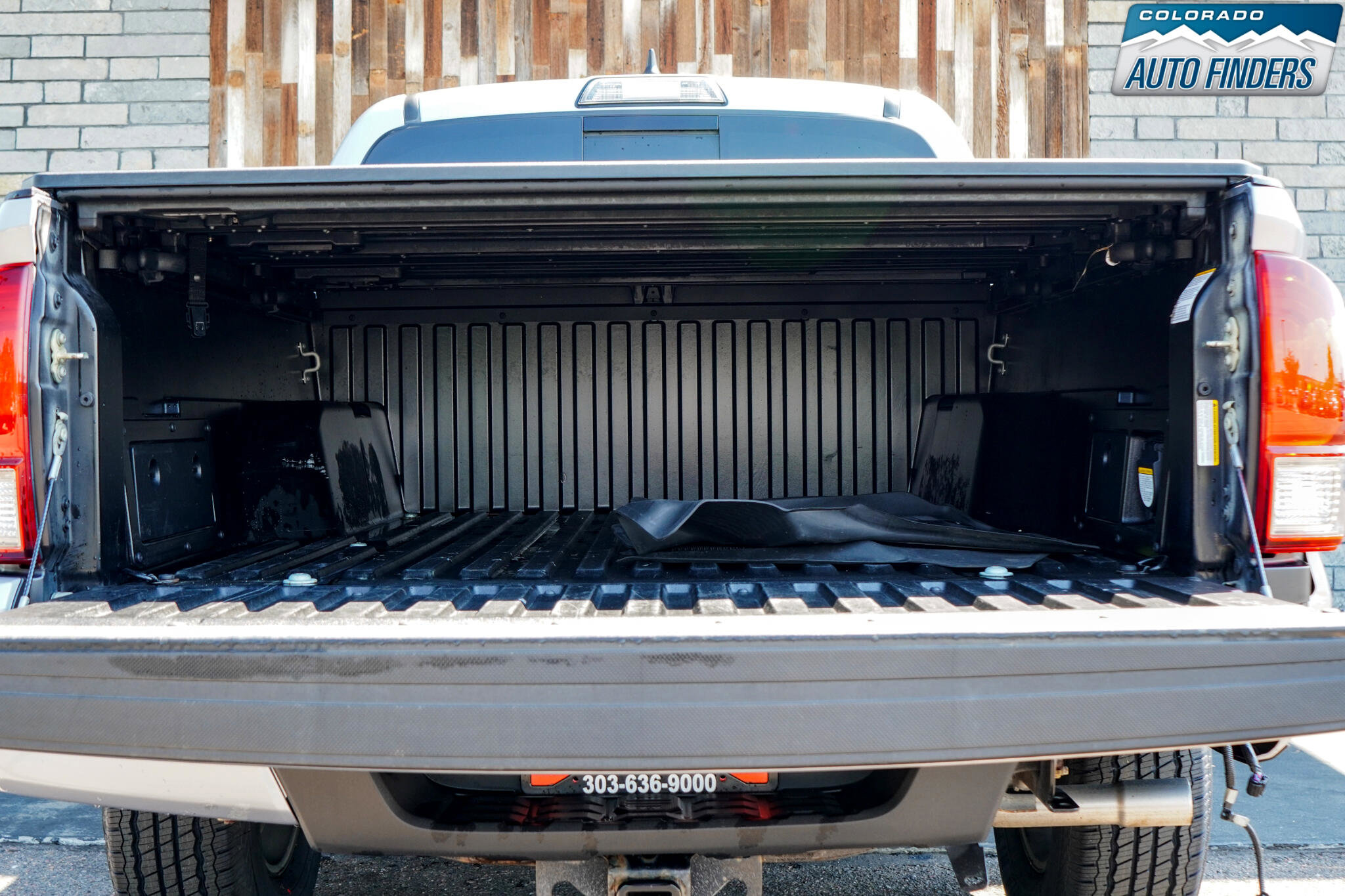 Used 2017 Toyota Tacoma TRD Off-Road image 4