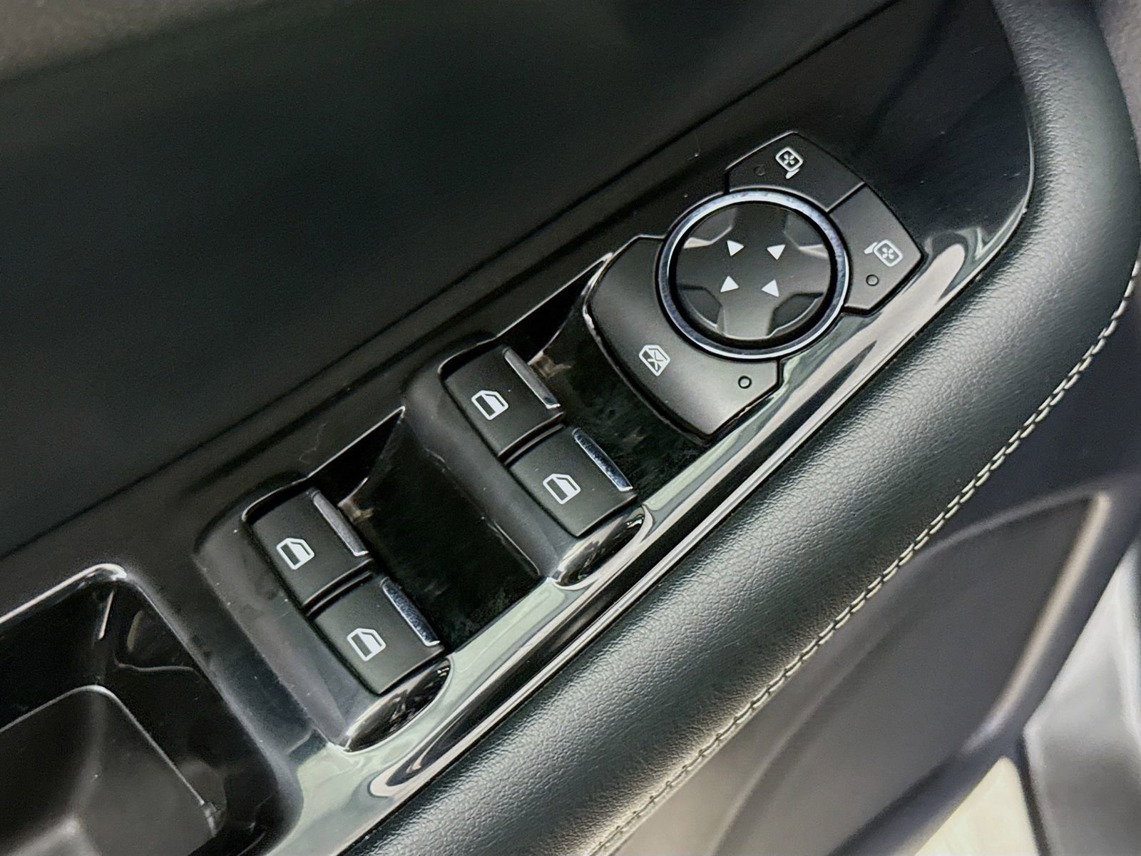 Used 2020 Ford Edge ST image 18