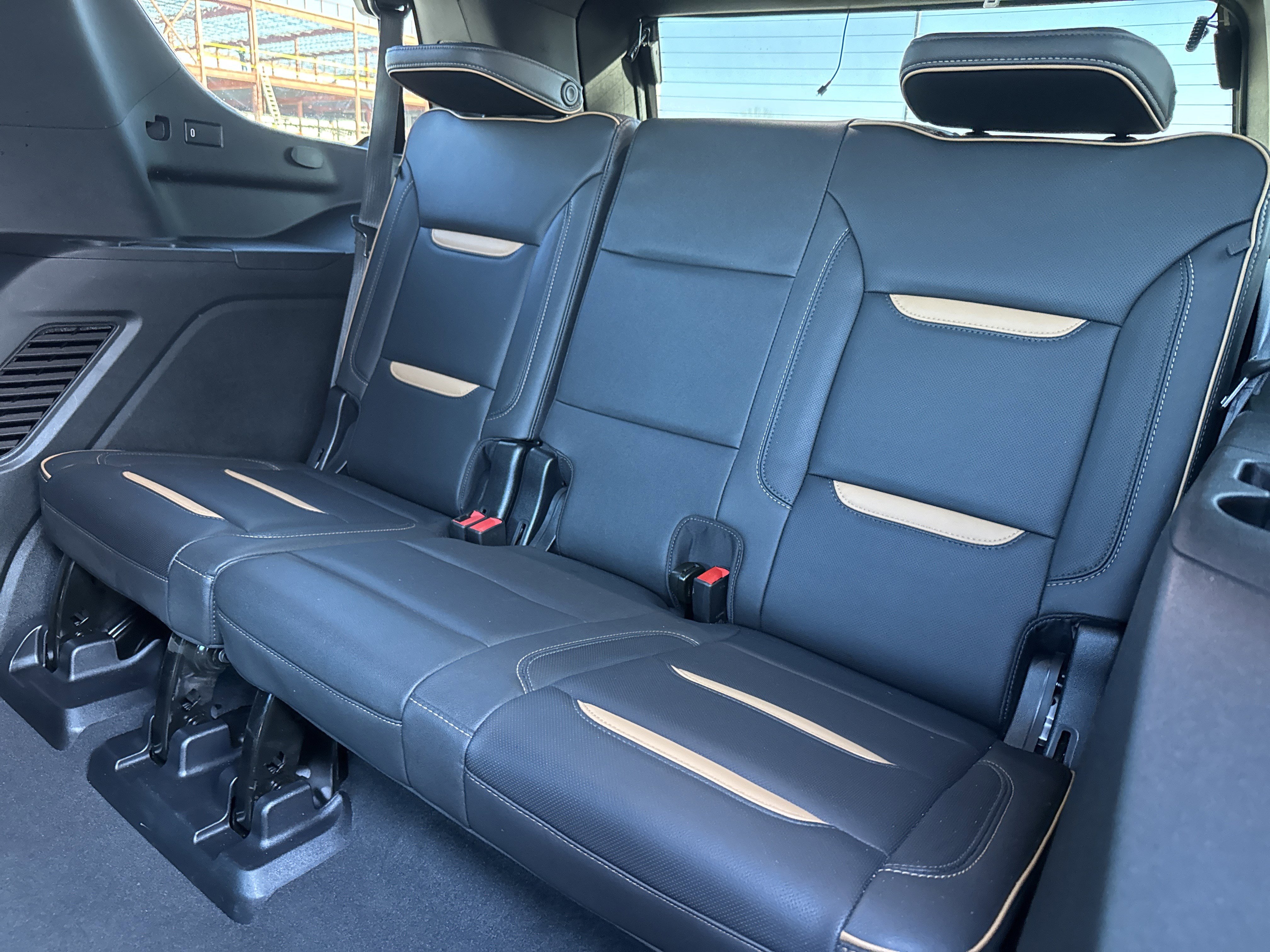 Used 2023 GMC Yukon AT4 w/ AT4 Premium Package image 33