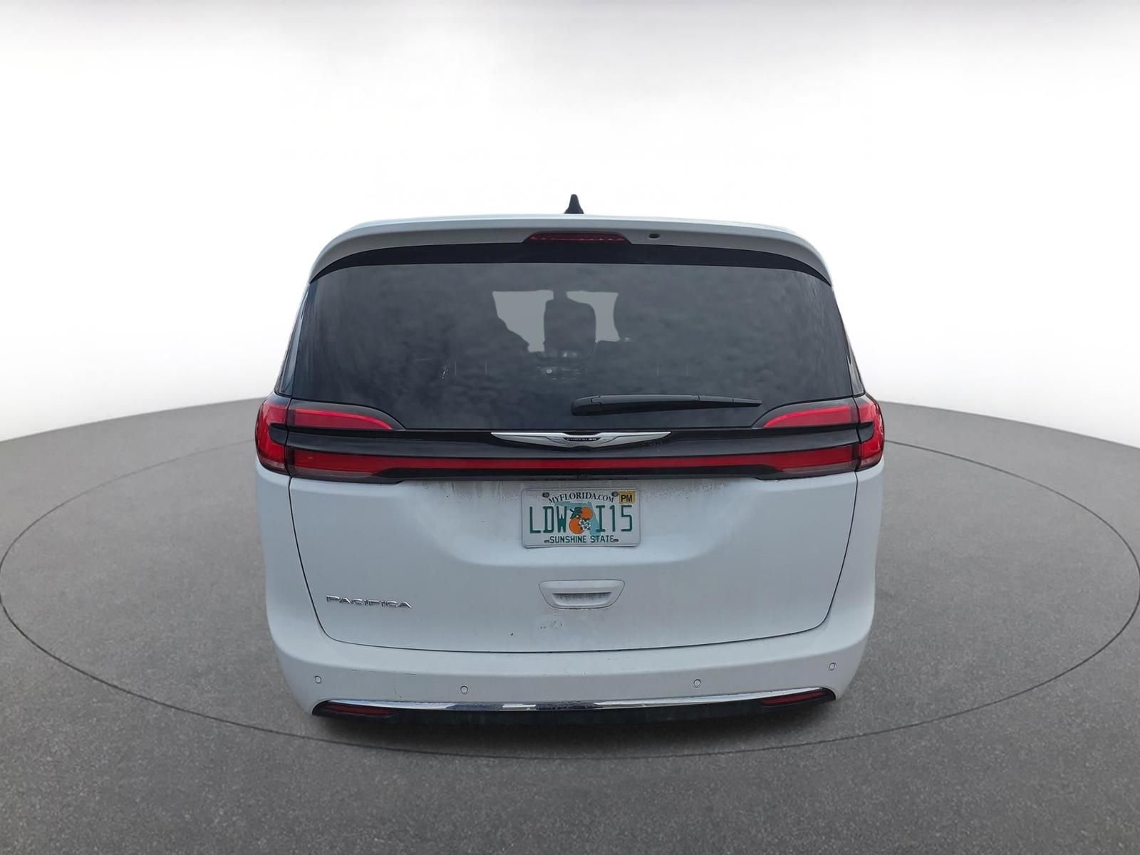 Used 2025 Chrysler Pacifica Select image 6