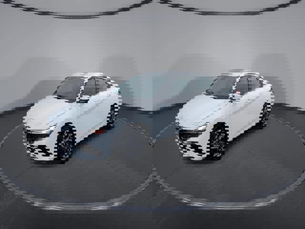 Used 2025 Hyundai Elantra SEL image 4