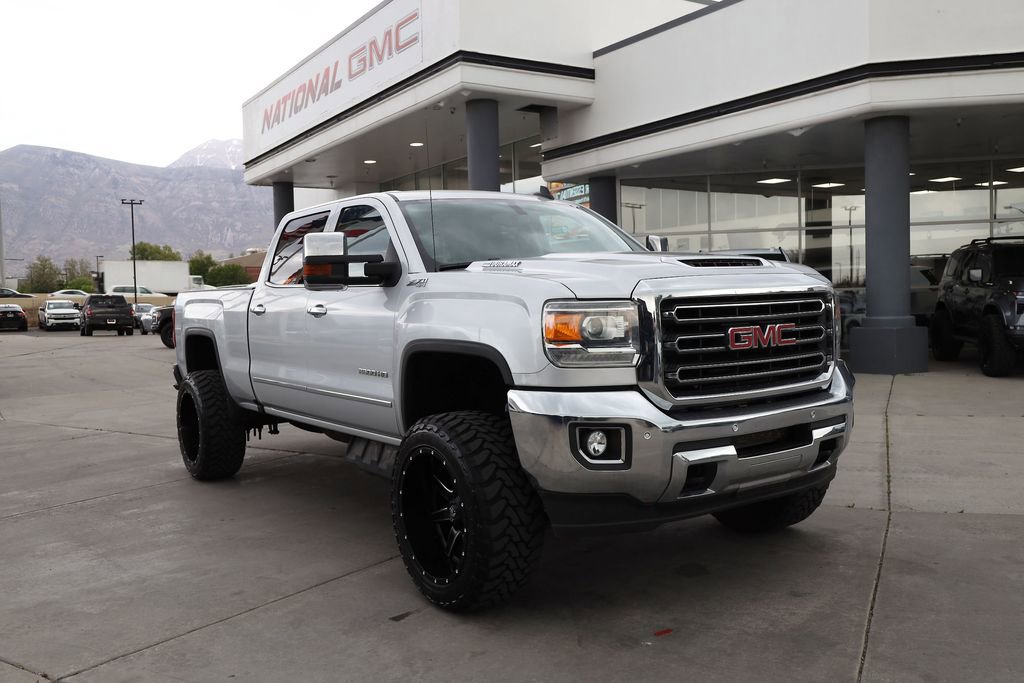 Used 2018 GMC Sierra 2500 SLT w/ Suspension Package, Off-Road AWD/4WD image 8