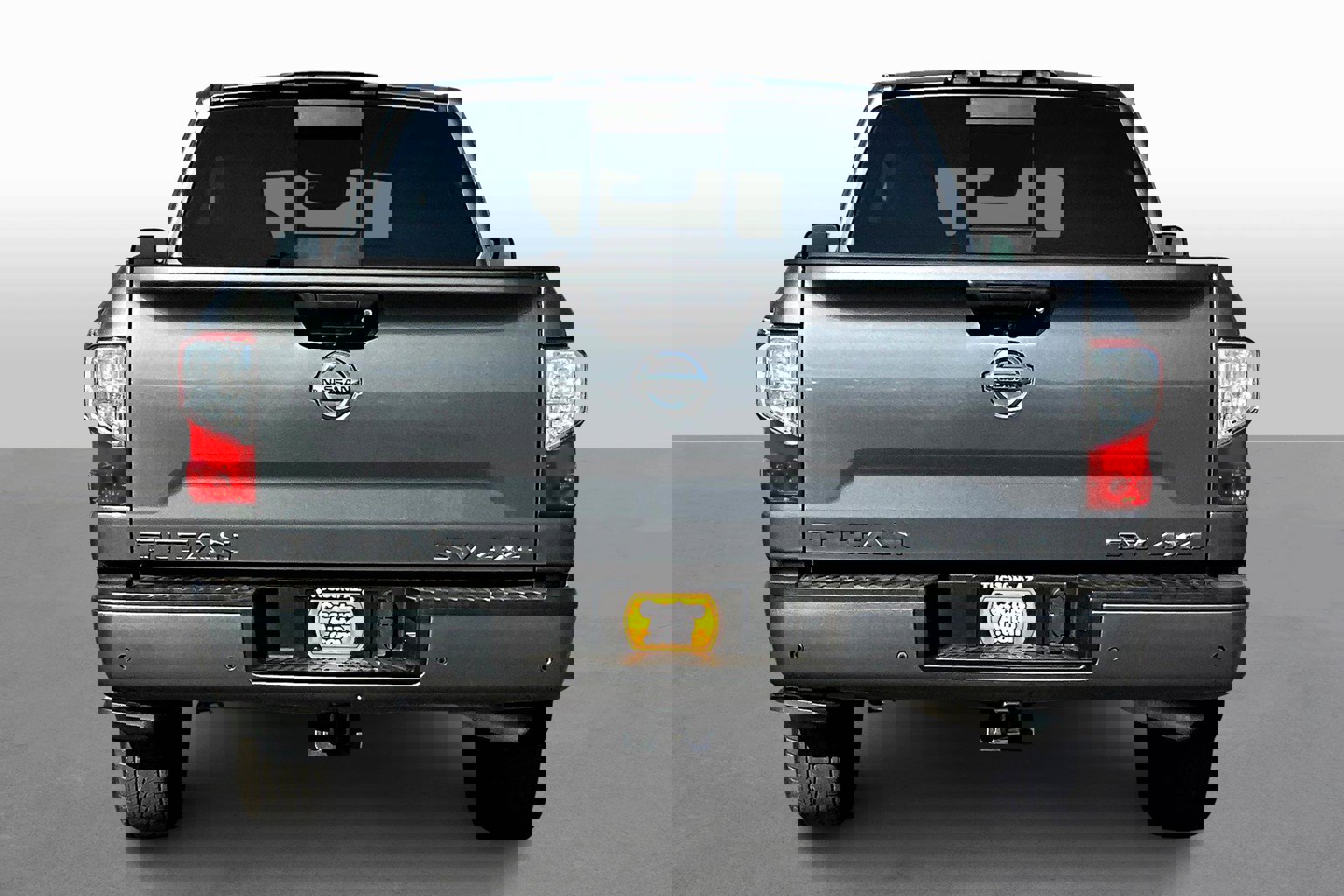 Used 2021 Nissan Titan SV w/ SV Convenience Package image 4