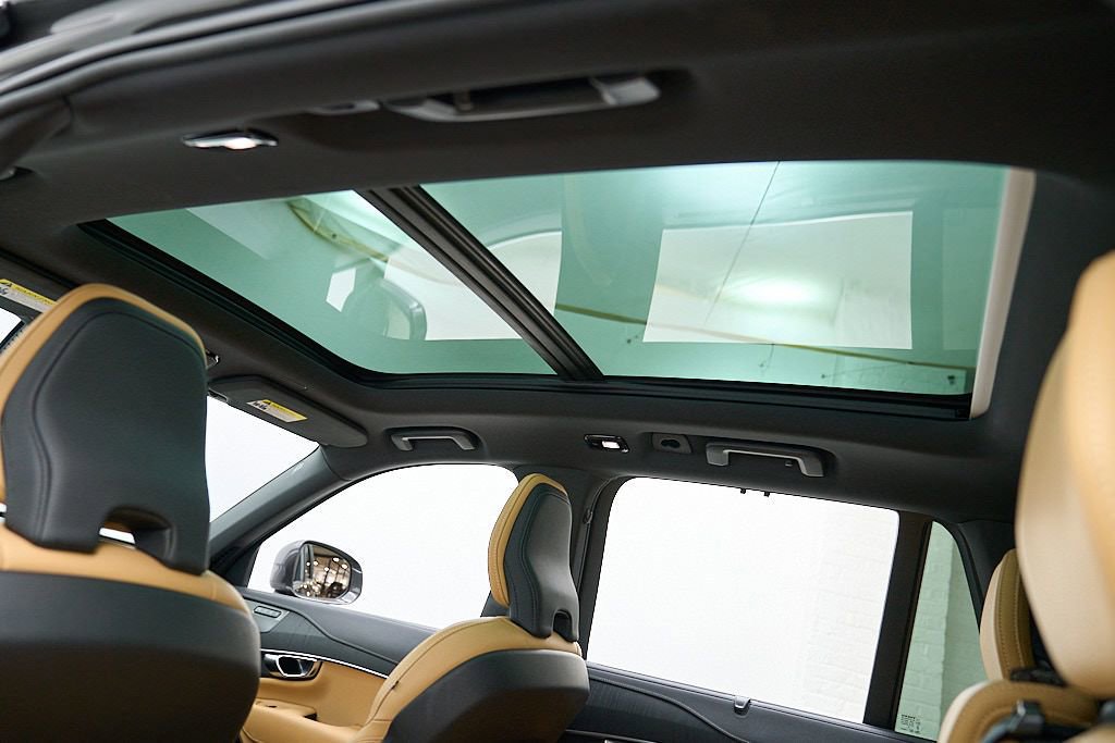 Certified 2024 Volvo XC90 T8 Ultimate AWD/4WD image 26