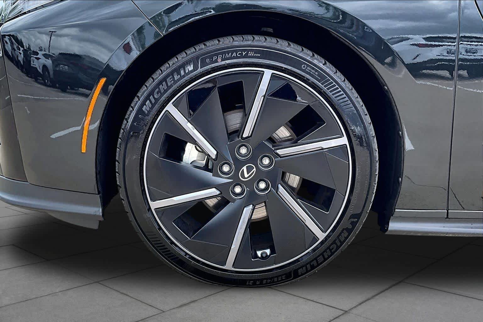 Used 2026 Lexus ES 500e AWD/4WD image 9